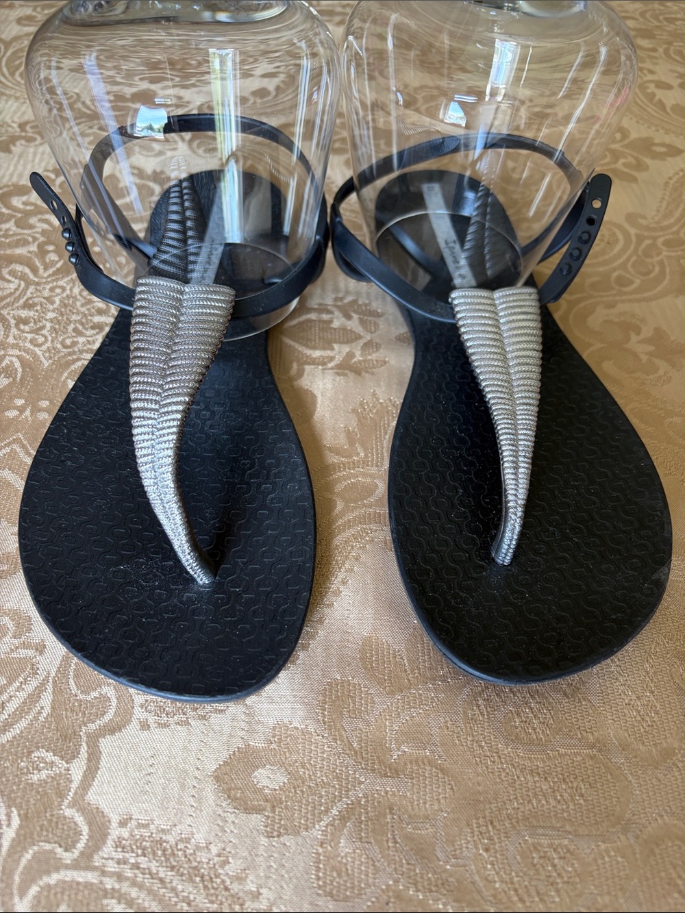 Ipanema Black/Silver Thong Sandals US8